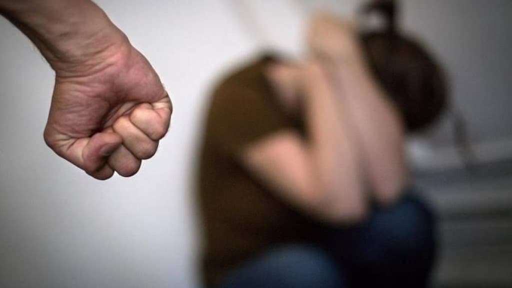 Bêbado é preso por agredir bebê de 5 meses e esposa de 17 anos