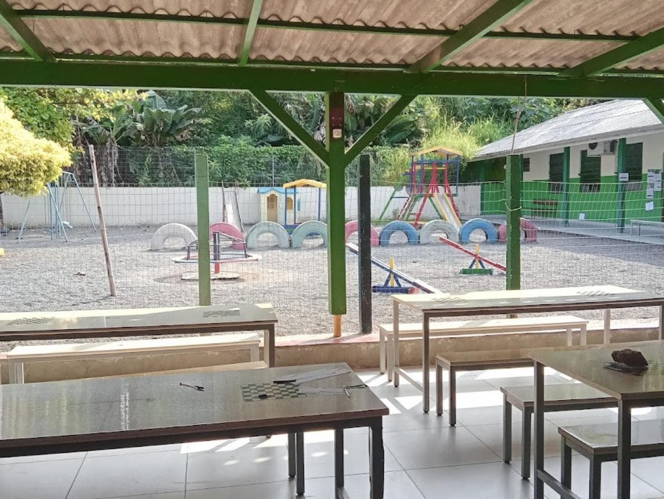 Homem em surto invade escola em Blumenau menos de 24h após tragédia no RS