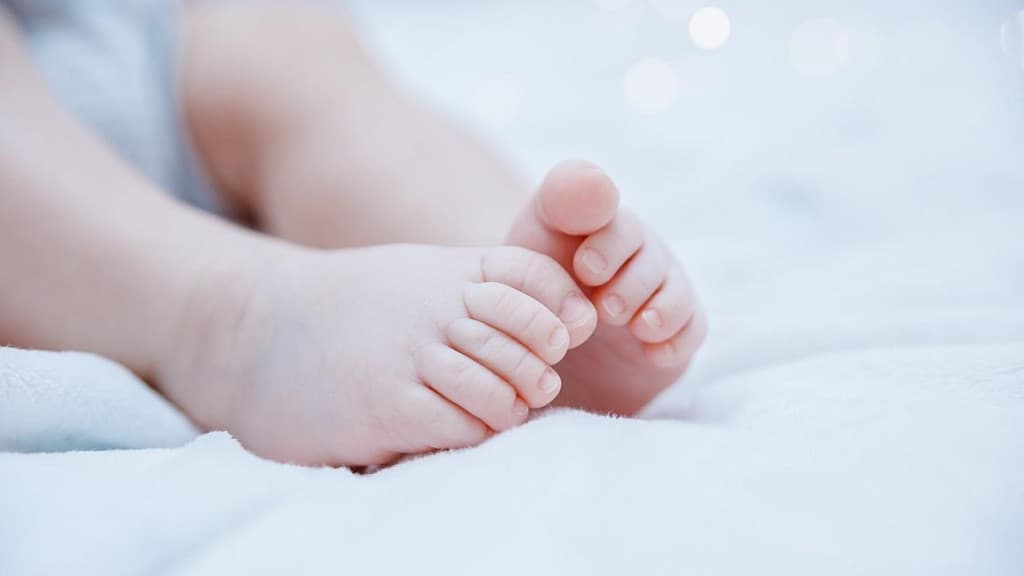Pai de bebê engasgada encontra ajuda inesperada na rua de casa em SC