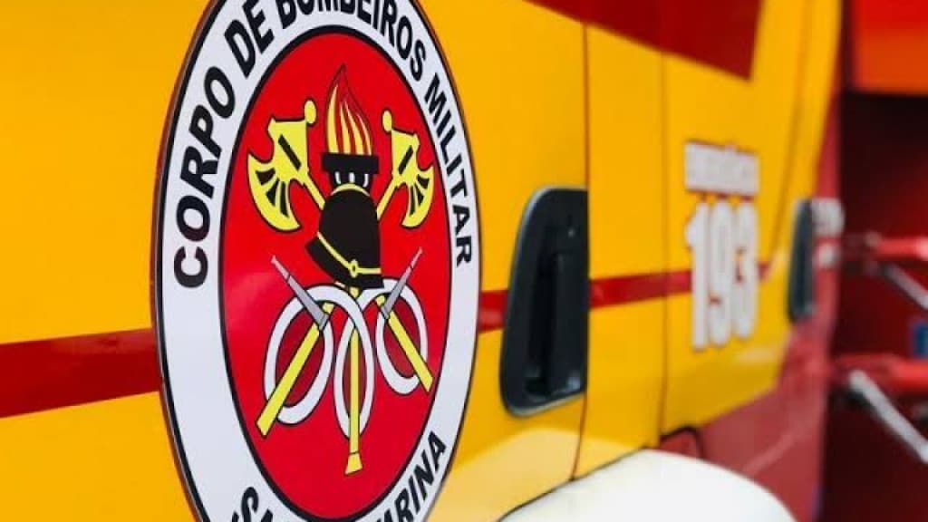 Resgate em praia de BC: três motoaquáticas são salvas após horas de esforço