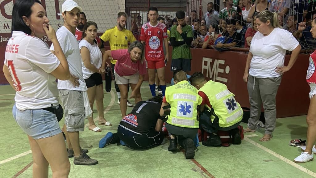 URGENTE: Torcedor agride jogador na final das Olimpíadas Tijuquenses
