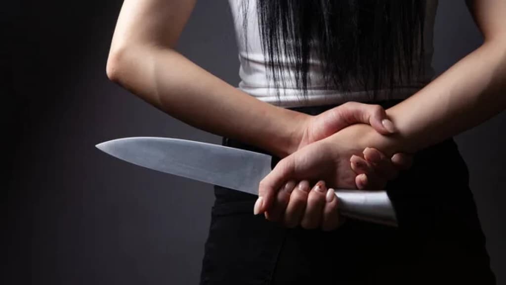 Homem é esfaqueado pelas costas após negar sair para passear com a companheira