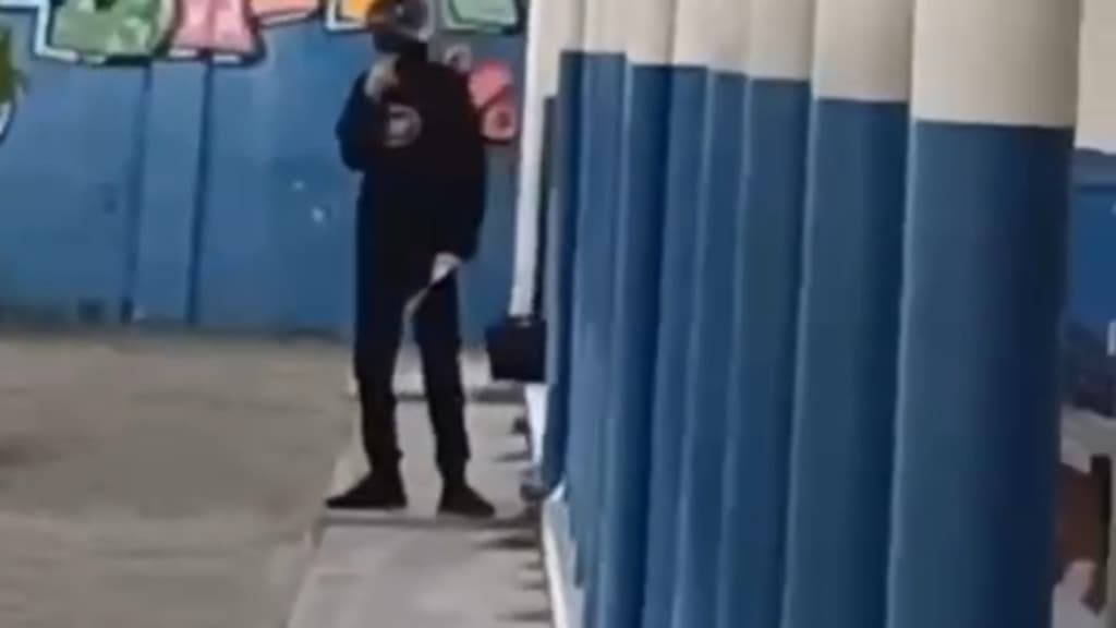 Adolescente que esfaqueou estudante dentro de escola é internado a pedido do MPSC