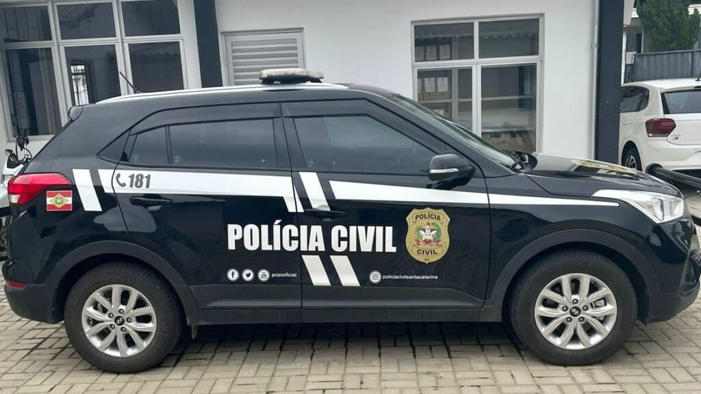Homem é abandonado morto com a cabeça, pernas e braços arrancados