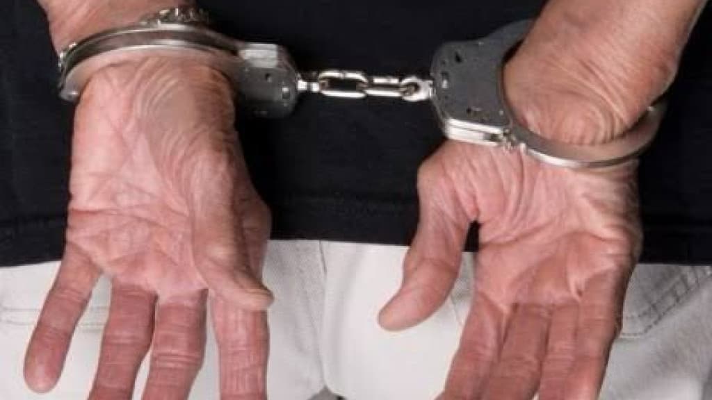 Idoso de 73 anos acaba preso após ir em delegacia e fazer pedido inusitado