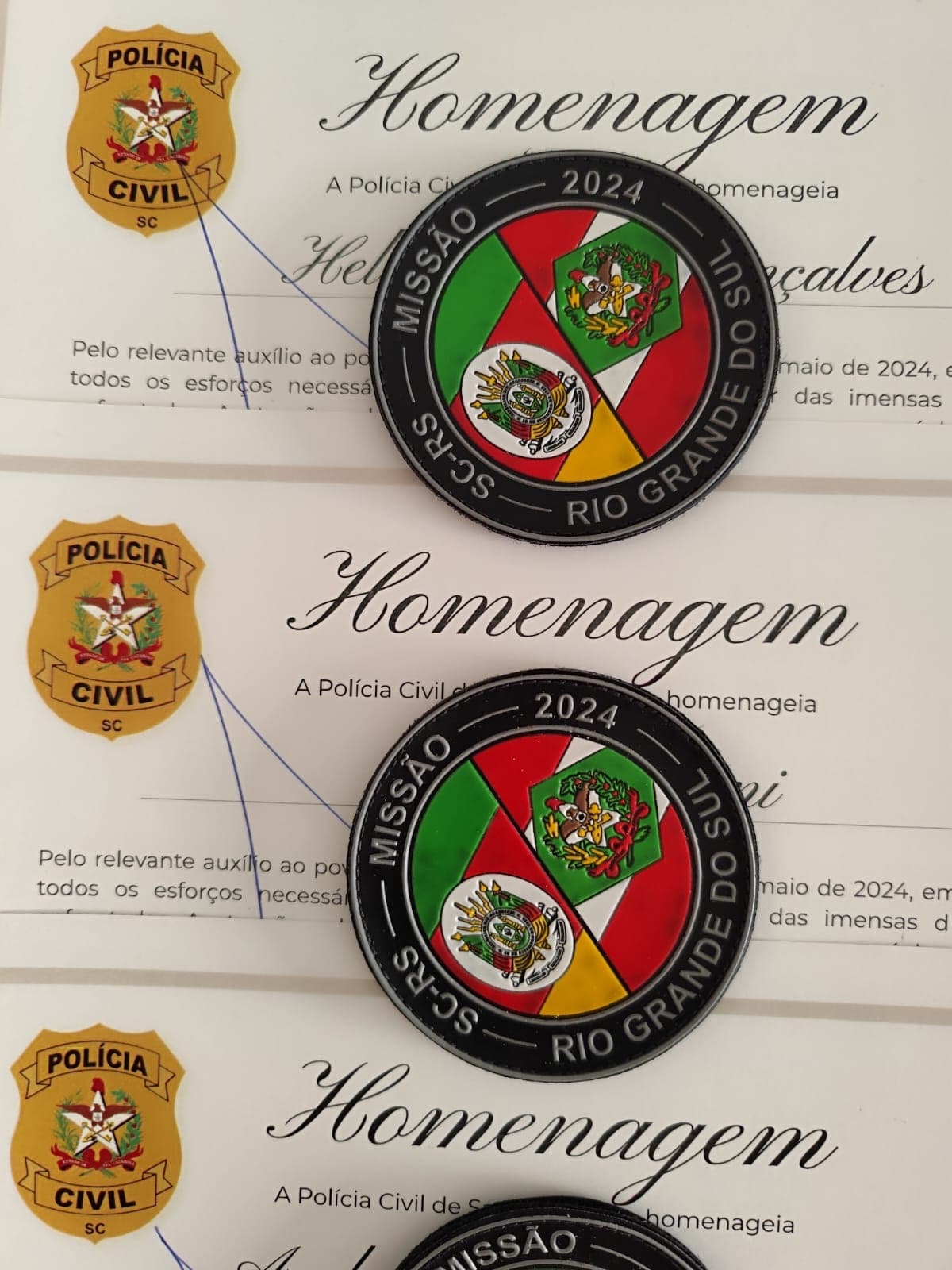 Policiais civis de Itapema são homenageados por trabalho voluntário no Rio Grande do Sul
