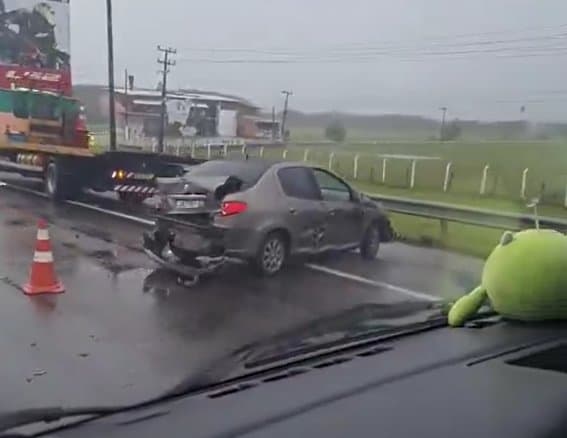 Acidente na BR-101 causa longo congestionamento em Itapema