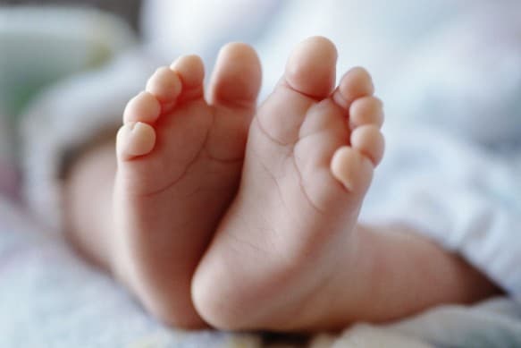 Bebê é encontrado morto após mãe sair para trabalhar em SC