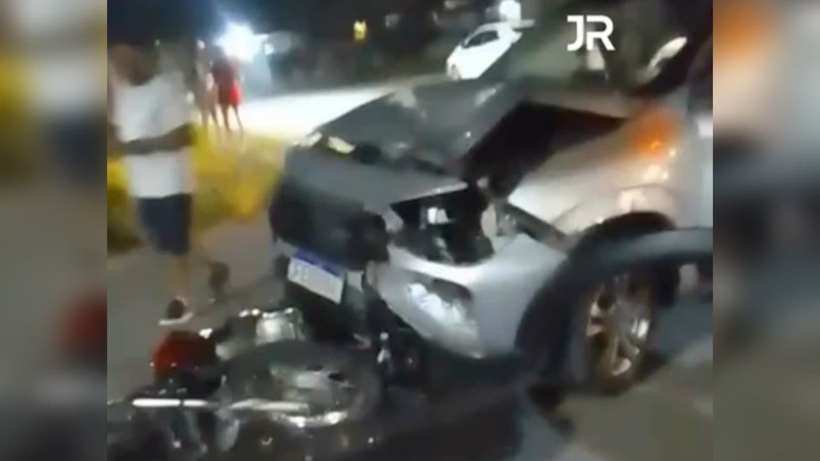 Motociclista luta pela vida após ter frente cortada por veículo na SC-390
