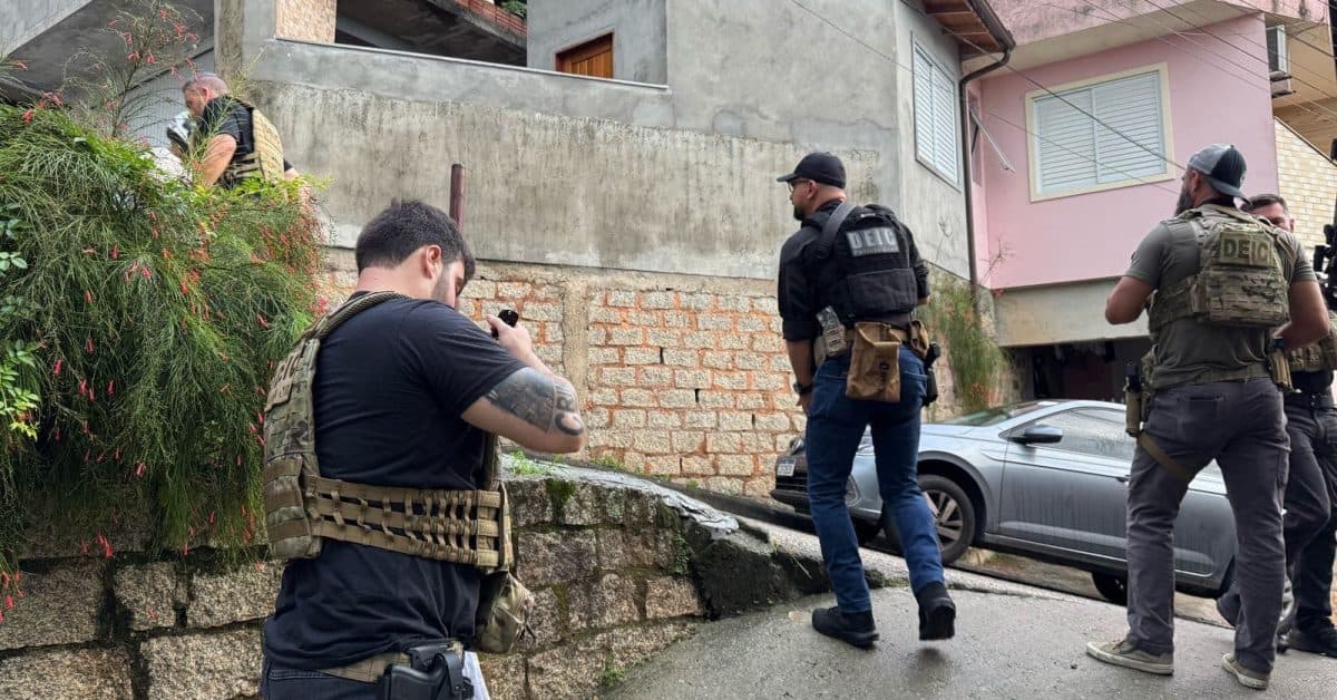 Megaoperação contra o crime organizado apreende drogas e carros de luxo em SC