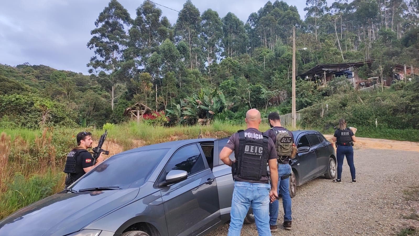 Operação mira grupo que recebia dados vazados por estagiária da Justiça em SC