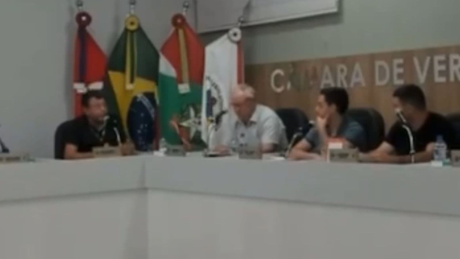 Vereador chama colega de bancada de “piá pançudo” e clima esquenta durante sessão ordinária em cidade catarinense