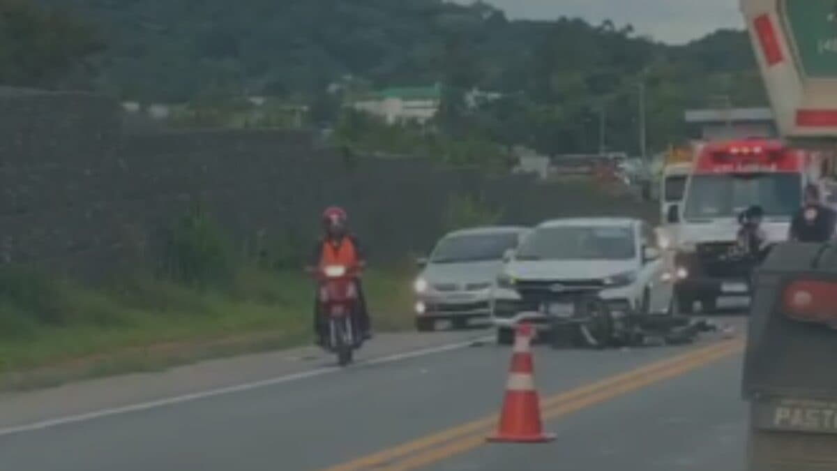Motociclista morre após colisão com veículo de aplicativo na BR-470 em Blumenau
