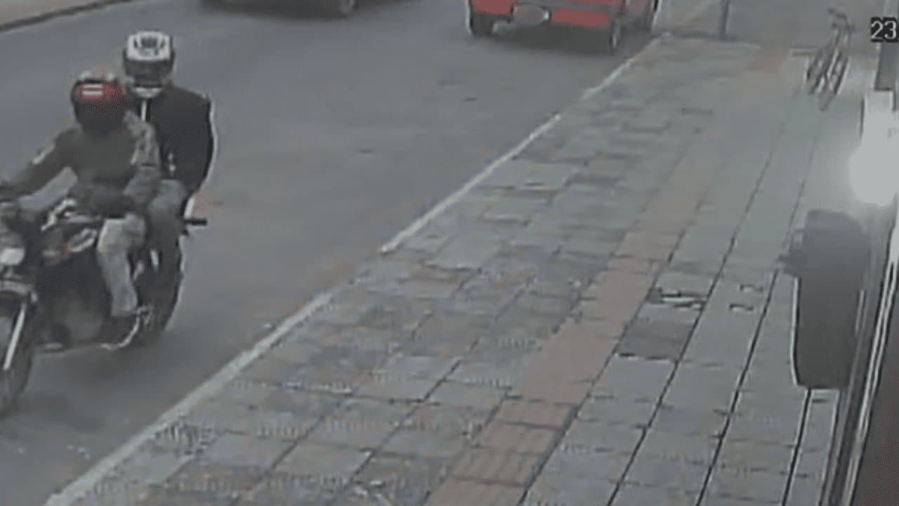 Dupla armada rouba comércio no Centro de Urubici e foge de moto