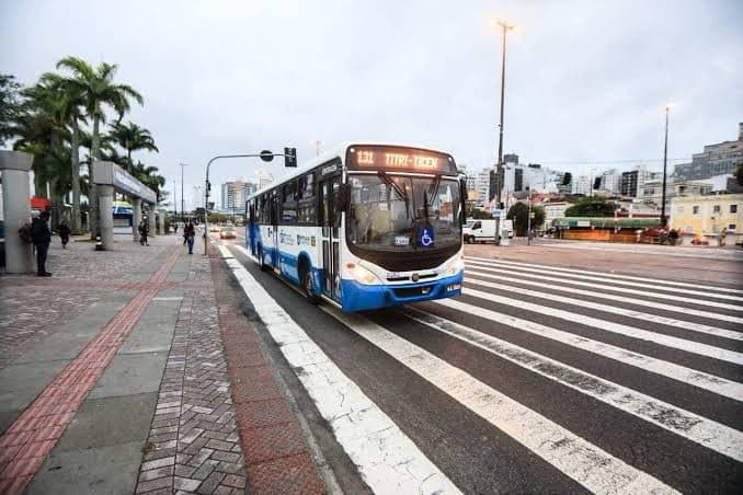 Greve dos ônibus provoca transtornos em Florianópolis, mas circulação é retomada