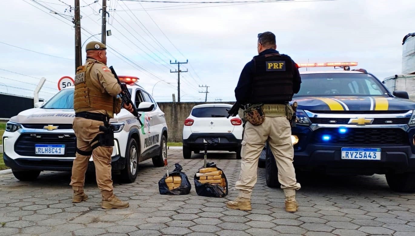 Motorista é preso com 25 quilos de maconha escondidos no carro na BR-101