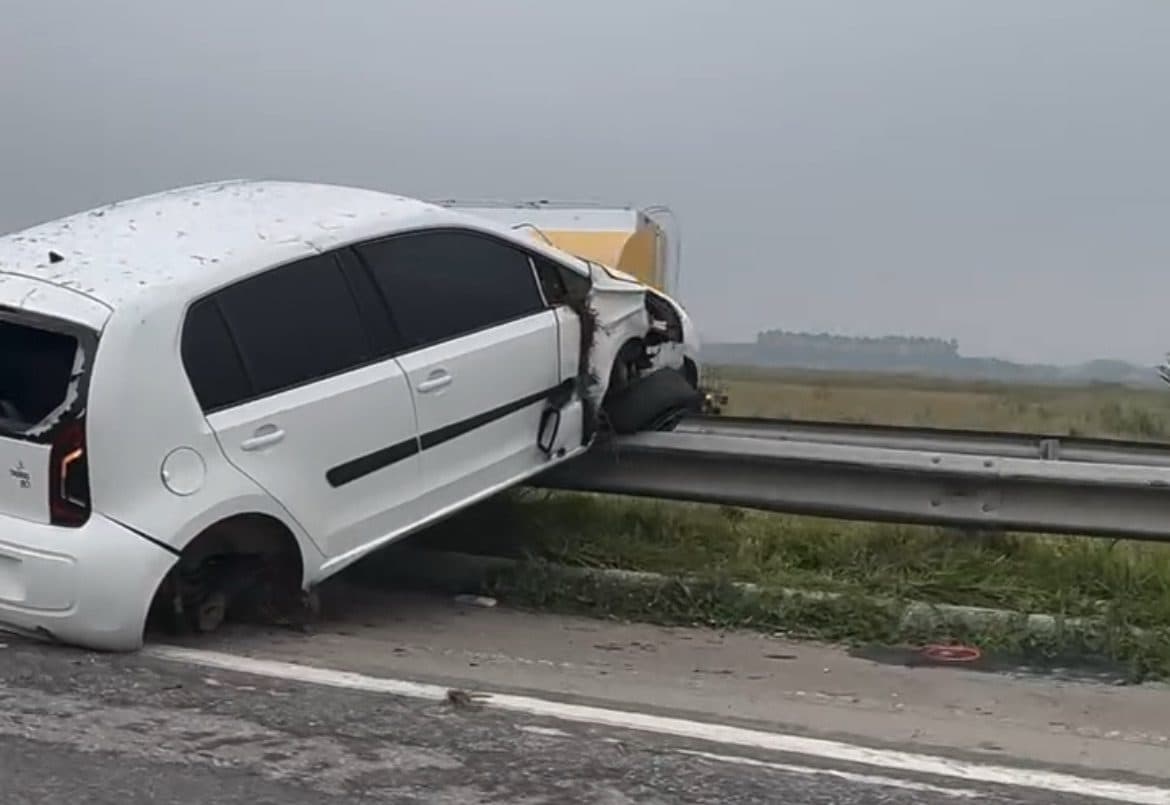 Acidente fecha meia pista da BR-101 em Tijucas