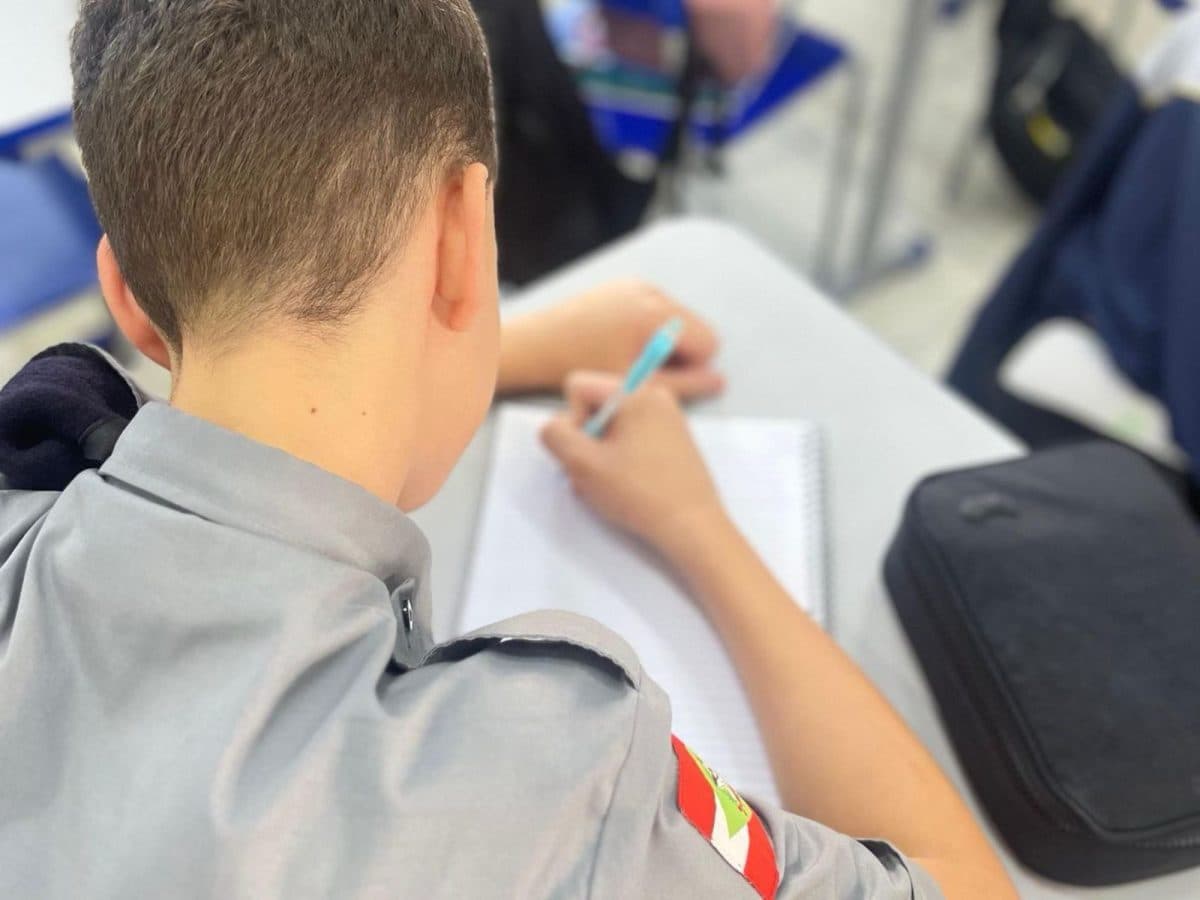 “Disciplina e educação”: SC terá 17 escolas cívico-militares