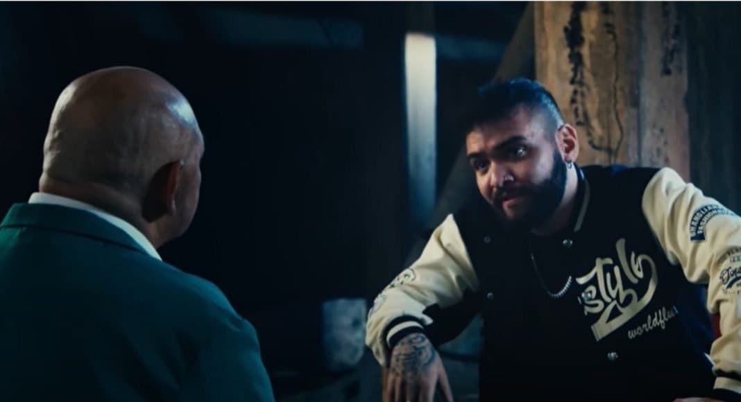 “Nosso negócio é descer a porrada em patriota”: humorista que atacou Luciano Hang anuncia show em Brusque