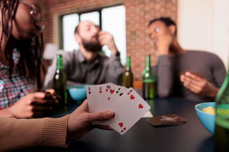 Homem leva duas facadas após vencer jogo de cartas em bar de São José
