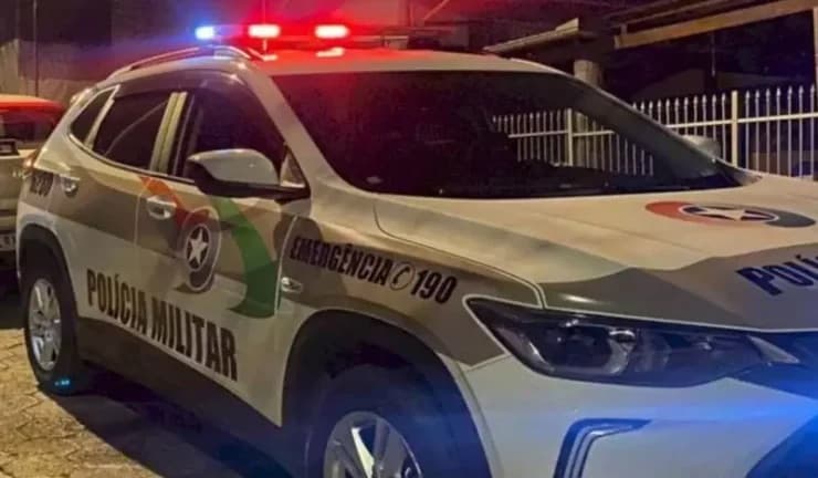 “Hoje é um bom dia para matar”: adolescente ameaça mãe e irmã com alicate em SC