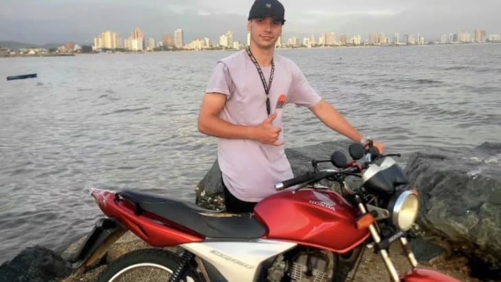 Sonhos interrompidos: jovem motociclista de 20 anos morre em acidente em Blumenau