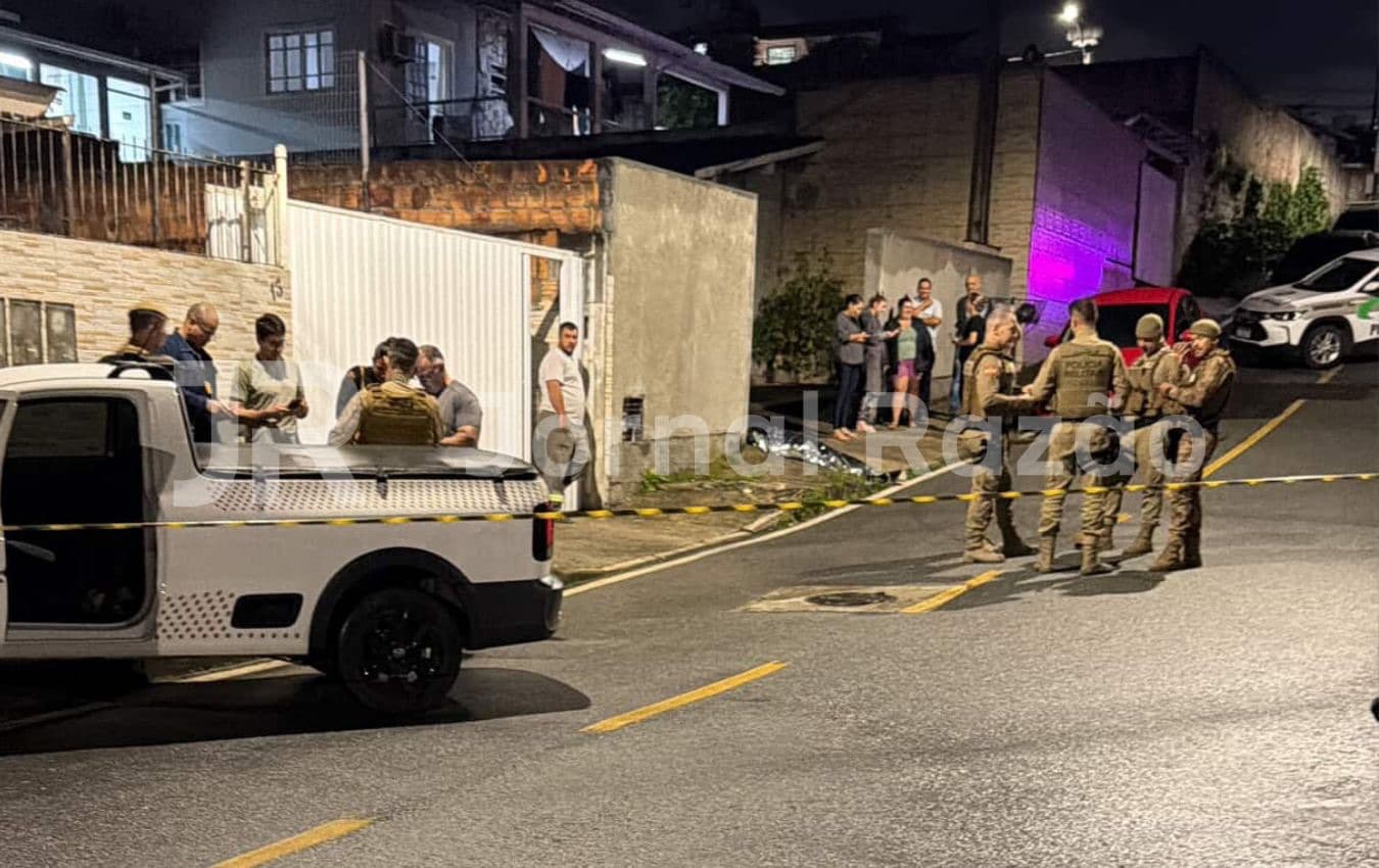 URGENTE: Ataque a tiros na Grande Florianópolis deixa um morto e outro baleado