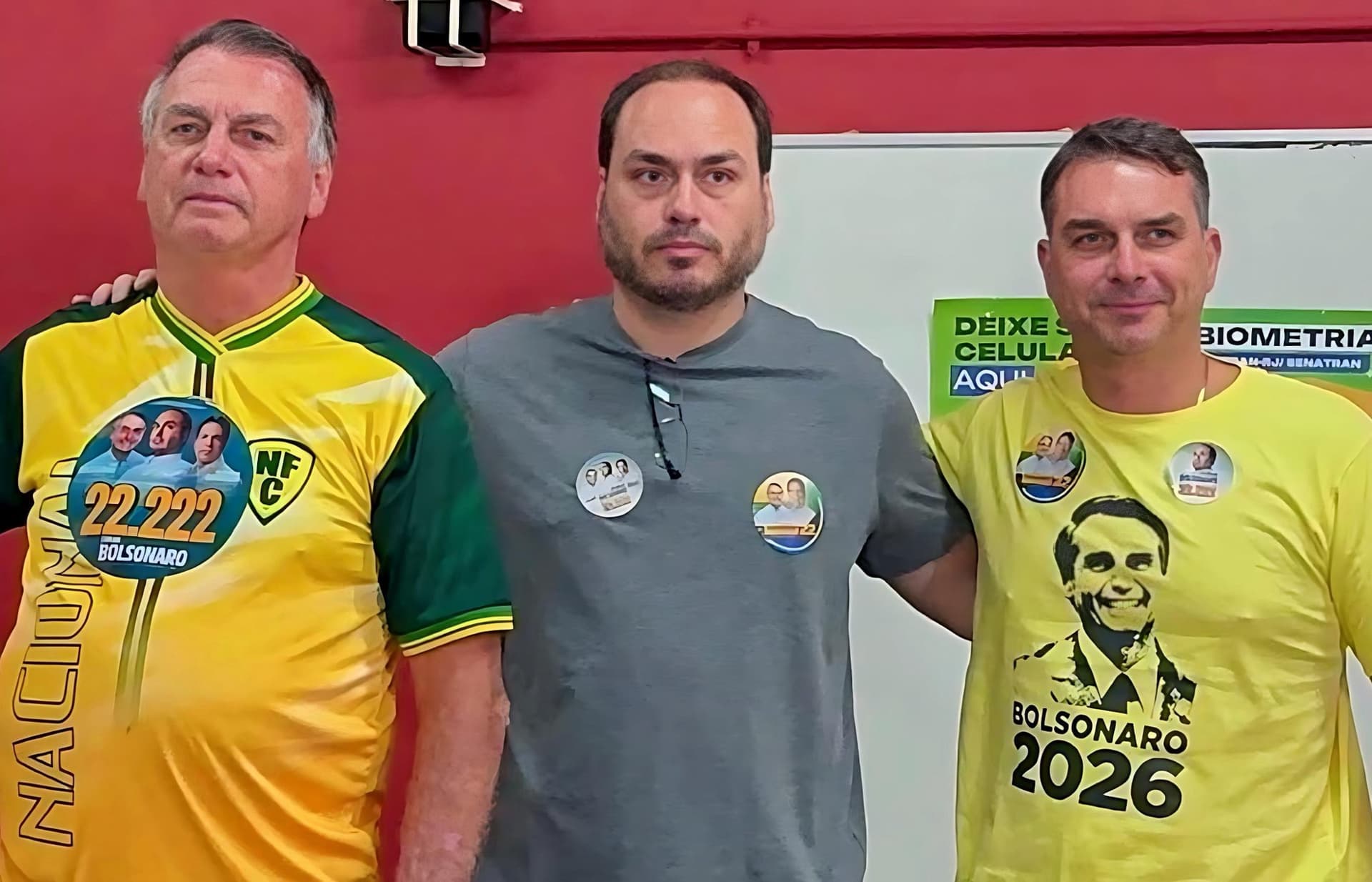 Bolsonaro “escalou Carlos” para “reforçar o front de SC contra o veneno esquerdista”, diz Flávio