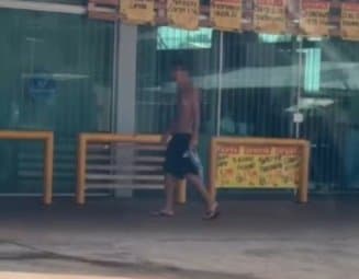 Homem armado com facão causa pânico e destrói igreja em Chapecó