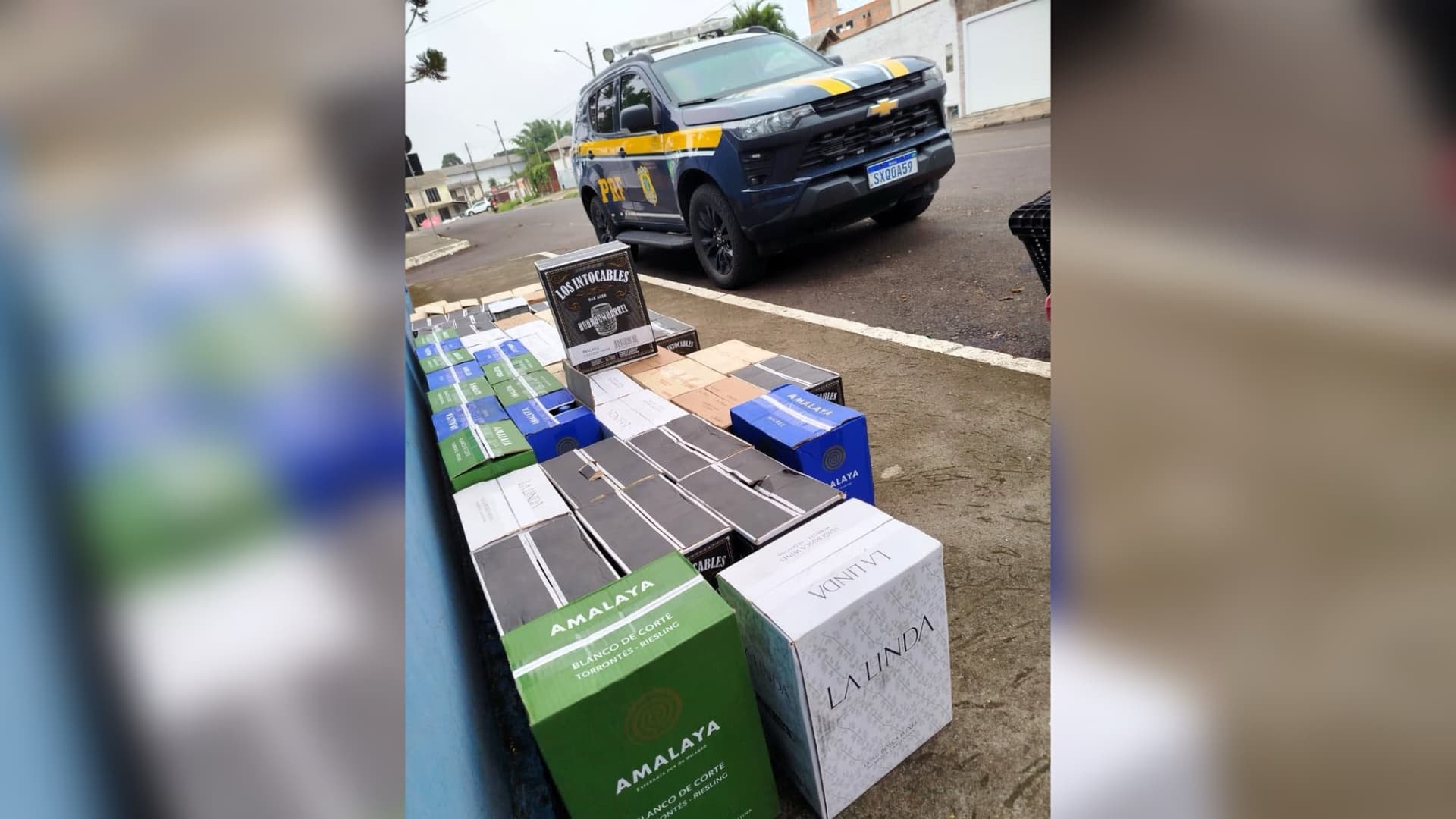 PRF apreende mais de 500 garrafas de vinho e centenas de cosméticos nas BRs-101 e 282