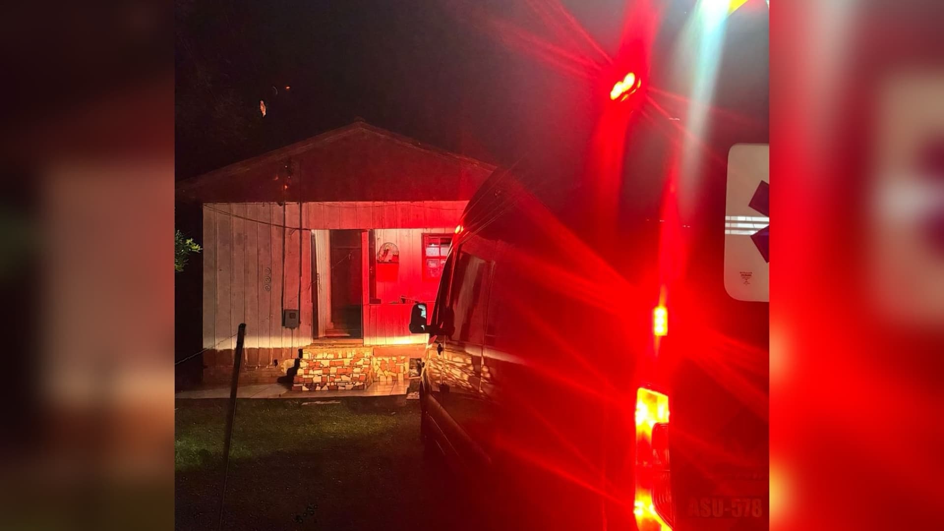 Bebê de 11 meses sofre queimaduras nas pernas ao derrubar térmica com água quente em SC