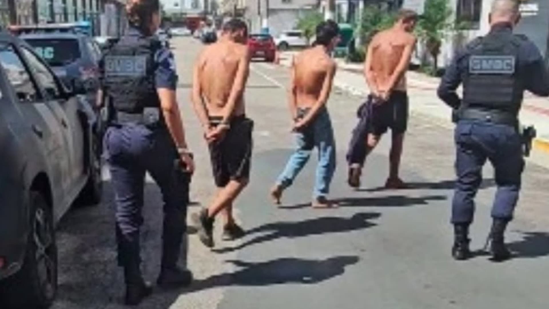 Três homens são presos após tentarem furtar estande de tiros em Camboriú