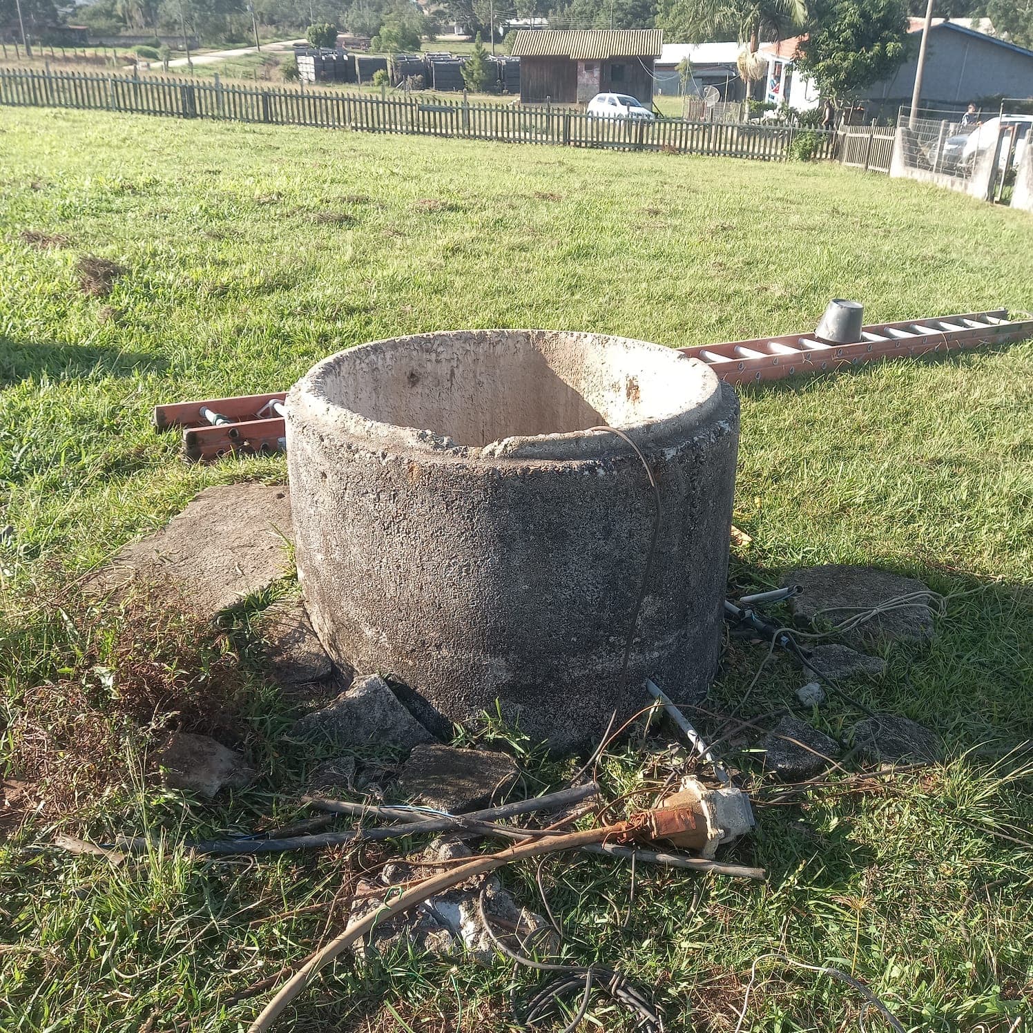 Homem cai em poço de 11 metros e é resgatado pelos bombeiros no sul de SC