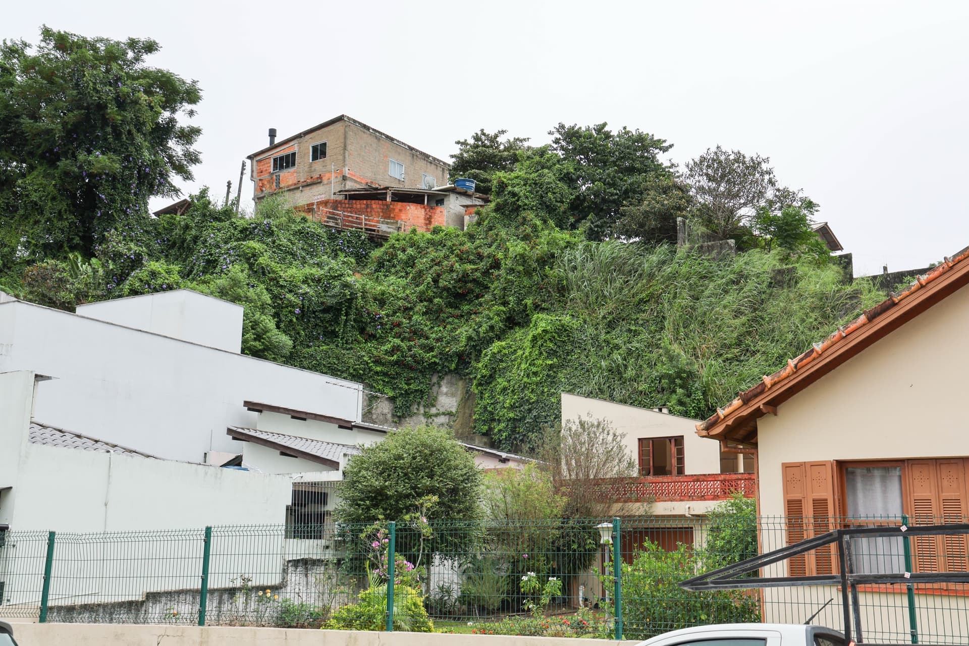 Justiça confirma ordem e dá novo prazo para Florianópolis eliminar risco de deslizamento no Morro do Estreito