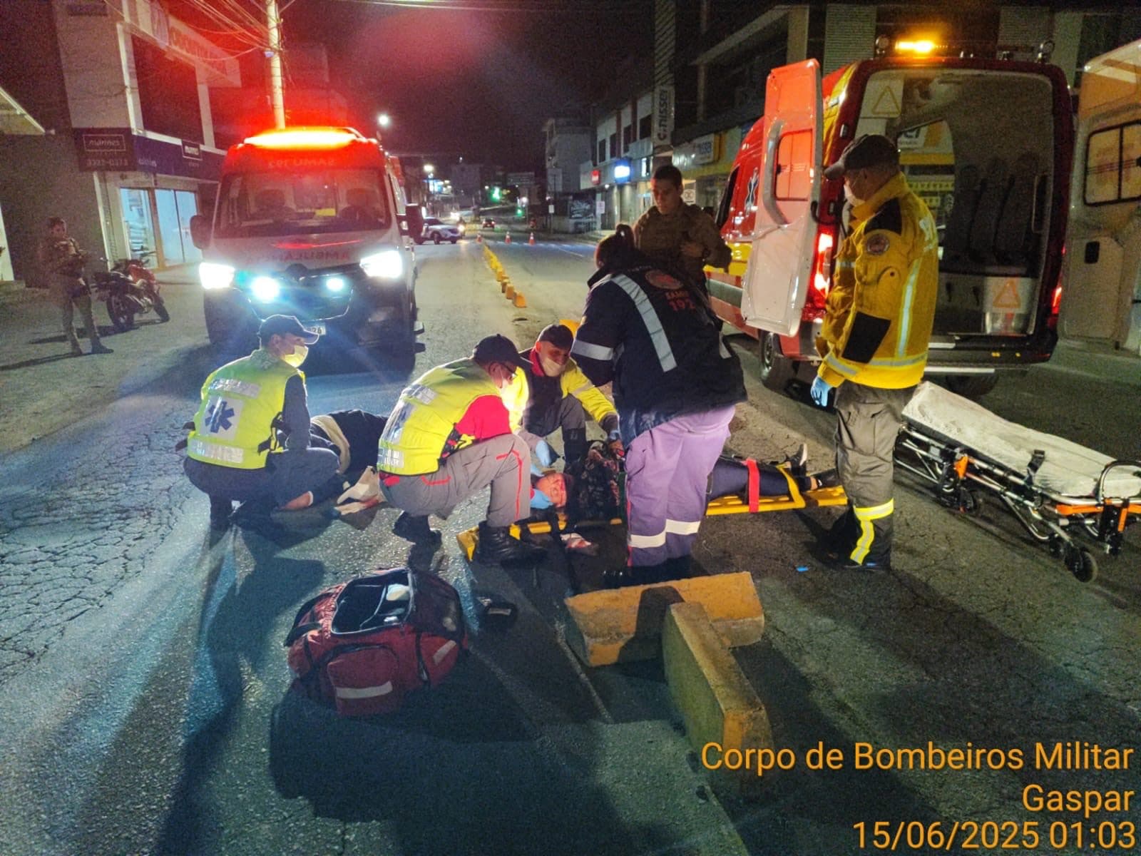 Acidente em Gaspar: mulher sofre traumatismo craniano após queda de moto