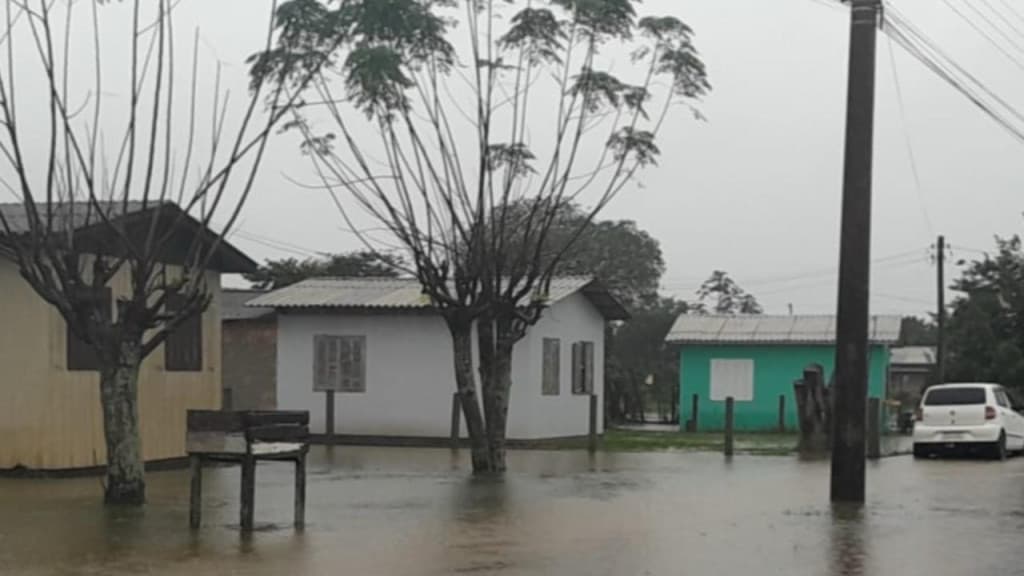 Defesa Civil alerta para “risco muito alto” de deslizamentos em cidades catarinenses