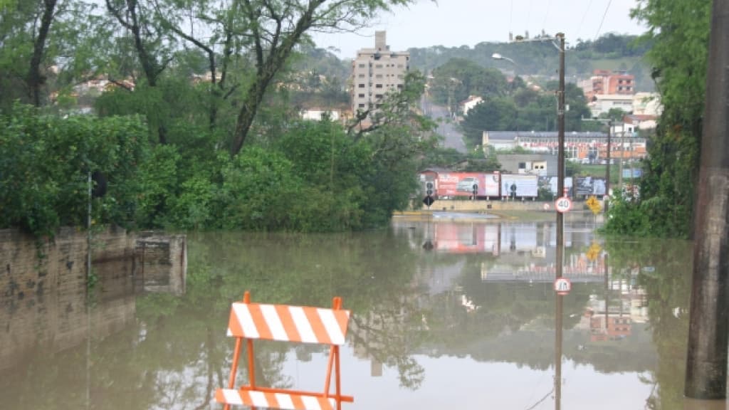 URGENTE: SC volta a entrar em alerta para enchente e moradores se preparam