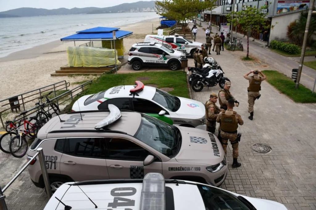 Viaturas da PM podem usar ciclofaixa da Meia Praia?
