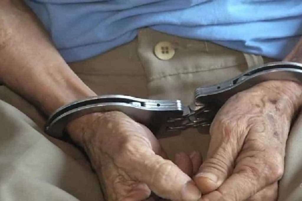 Idoso surta, agride mulheres e funcionários de asilo e acaba preso