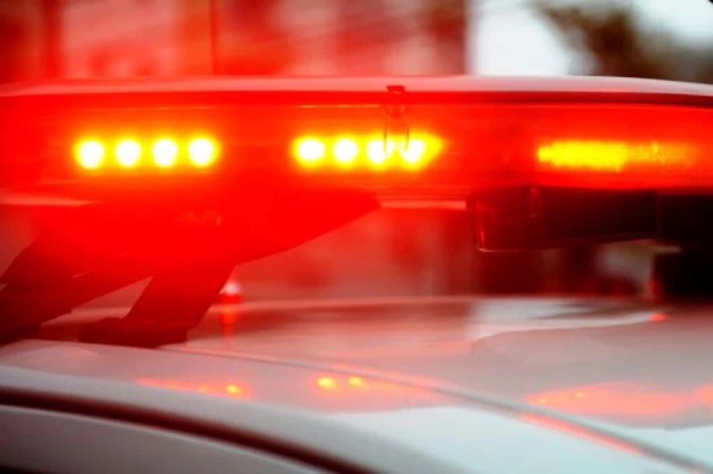 Marido tenta matar esposa com uma corrente e criança salva a mãe em SC