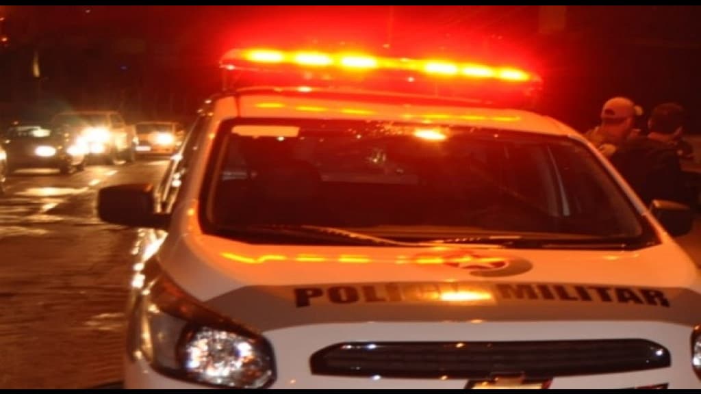 Morador de rua invade casa, espanca mulher e rouba celular, em Itajaí