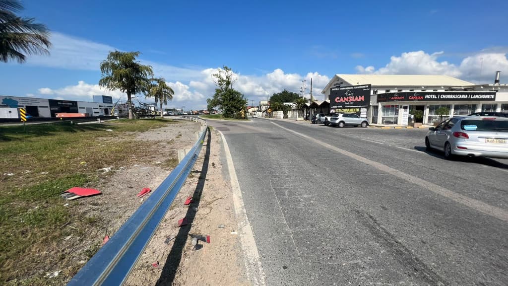 Acesso caótico a BR-101 em Tijucas causa acidentes e dor de cabeça
