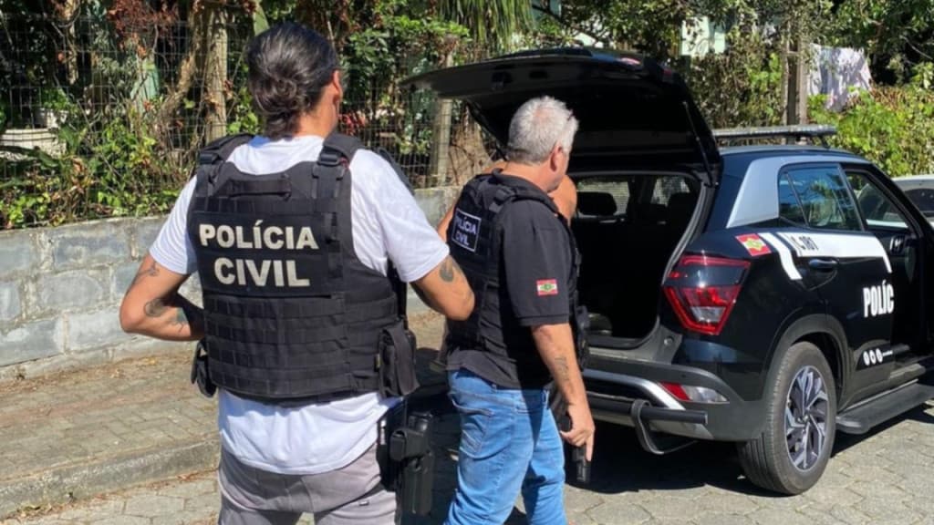 Filha e genro são presos após espancar idosa de 74 anos, em Bombinhas
