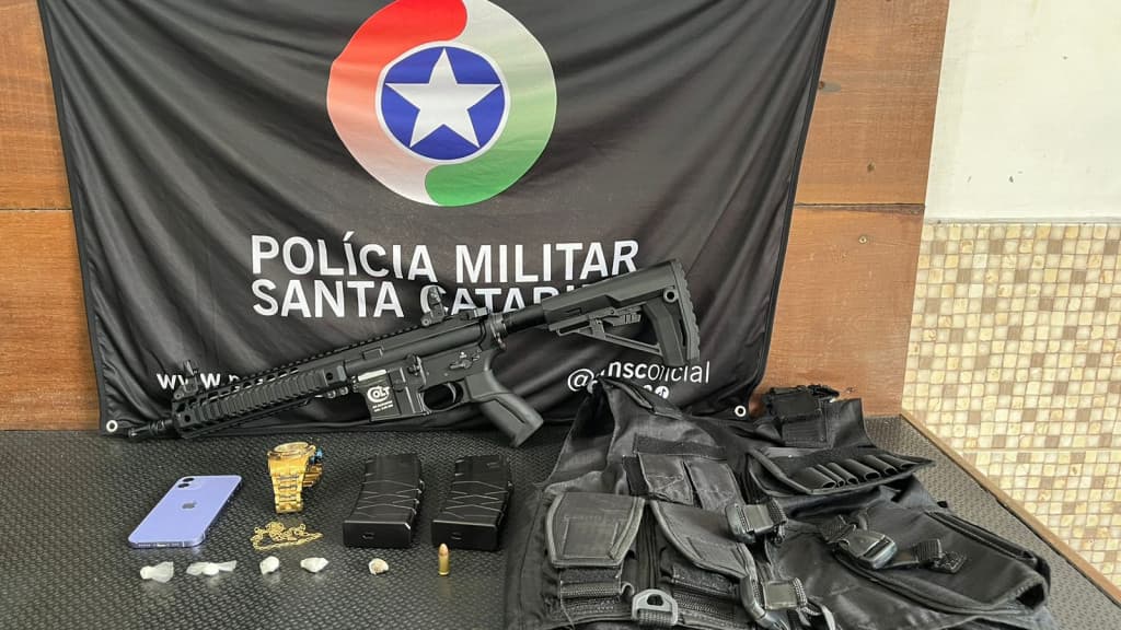 Confronto em Florianópolis termina em prisão de criminosos com fuzil
