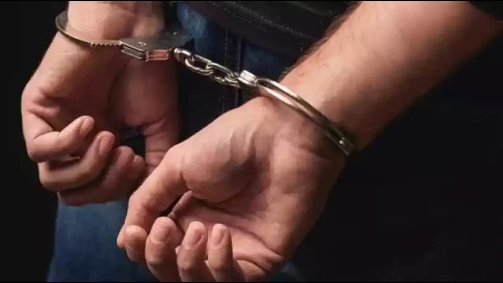 Homem é preso após compartilhar localização de blitz