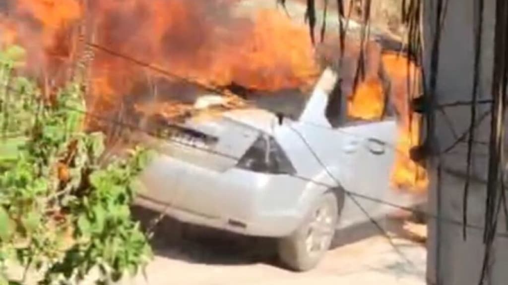 Mecânico é socorrido após ficar preso dentro de carro em chamas, em Camboriú