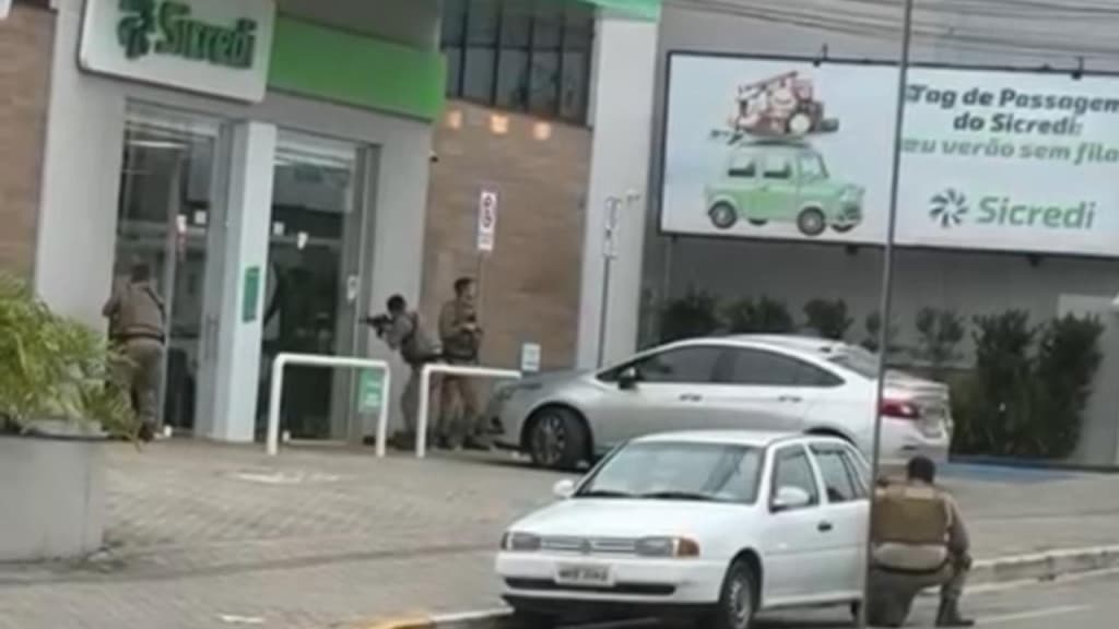 Suspeita de assalto a banco mobiliza a PM em Santa Catarina