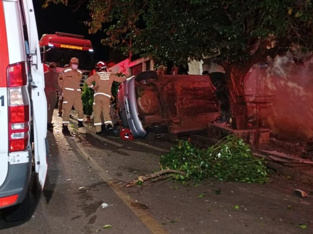 Jovem faz live em motel com 3 mulheres e acaba assassinado, no Paraná