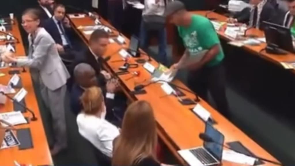 Panfletos do Hamas são distribuídos no Congresso: “judeus não estão seguros”