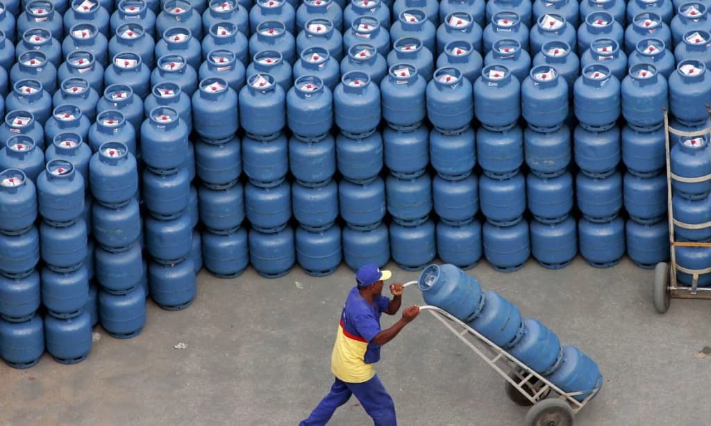 Petrobras anuncia redução de 5,28% no preço do gás de cozinha para refinarias
